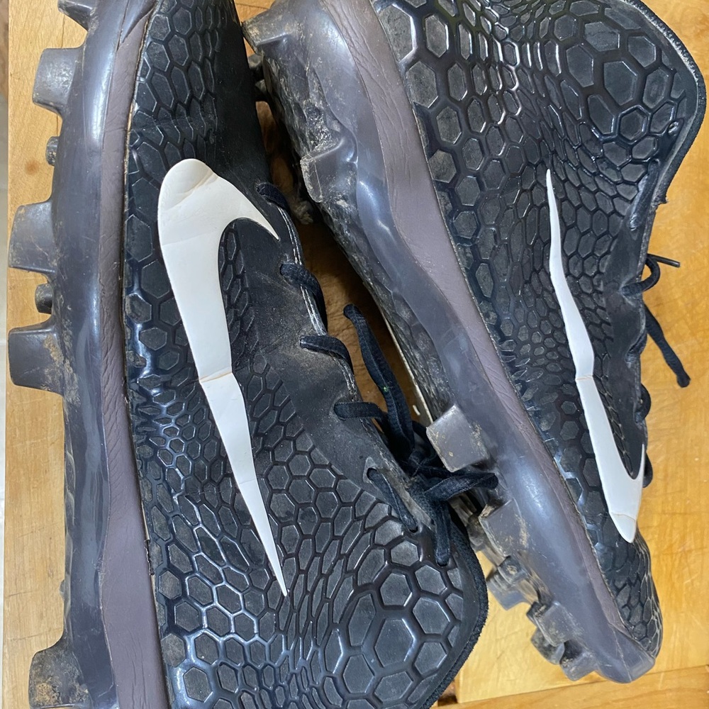 Nike Black Hexagonal Pattern Athletic Shoes